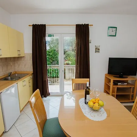 Apartment Ciovo 2 *