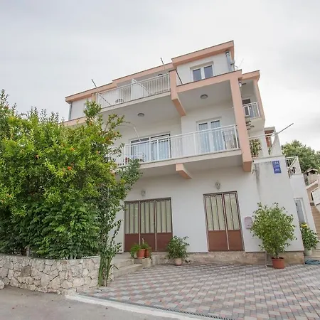 Ciovo 2 Apartment *