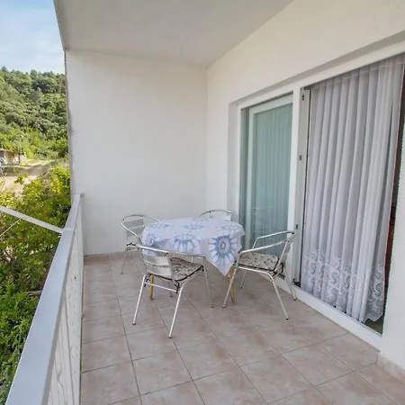 Apartment Ciovo 2 *