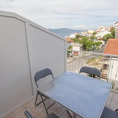 Apartment Ciovo 2 *